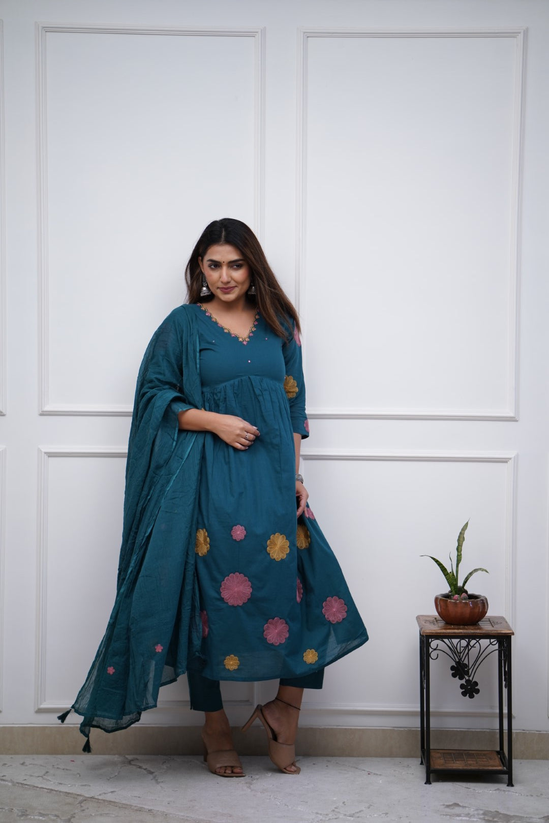 Women'S Mulmul Suit Sets - Thread Embroidery Traditional Indian Wear